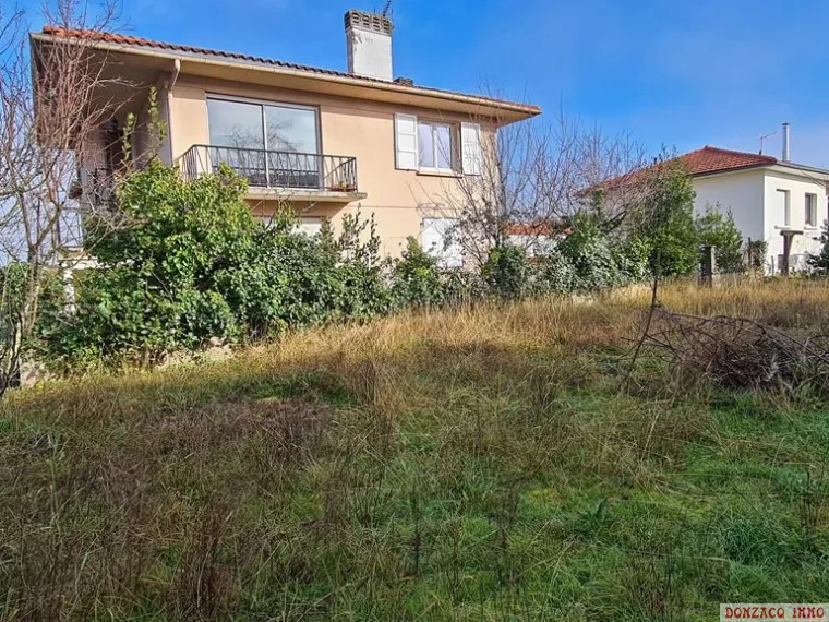 Camiade/Montbrun - Maison des années 60 de 148 m² H, 2 apparts indépts sur 648 m² de terrain