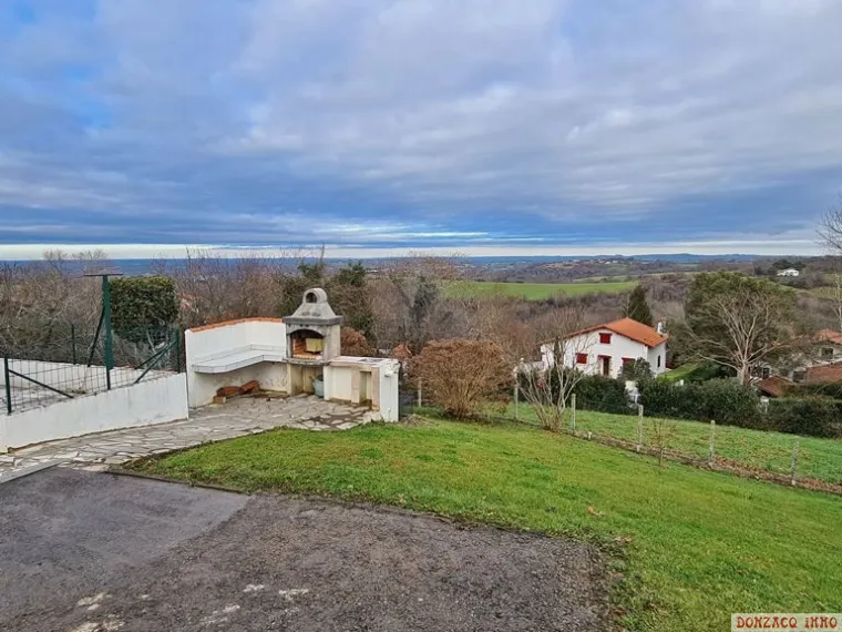 Limite Mouguerre - Maison de 1986 de 105 m² H, 5 chs sur terrain de 1189 m² avec parcelle divisible