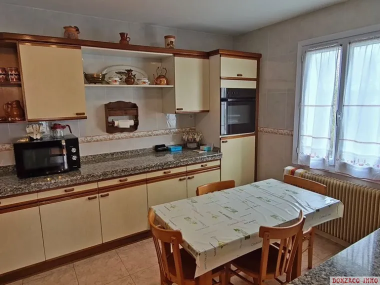 Limite Mouguerre - Maison de 1986 de 105 m² H, 5 chs sur terrain de 1189 m² avec parcelle divisible