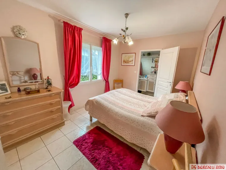 Bayonne RARE - Plain-pied de 2006 de 140 m² H,3 chs,1 bureau,garage sur 787 m² de terrain