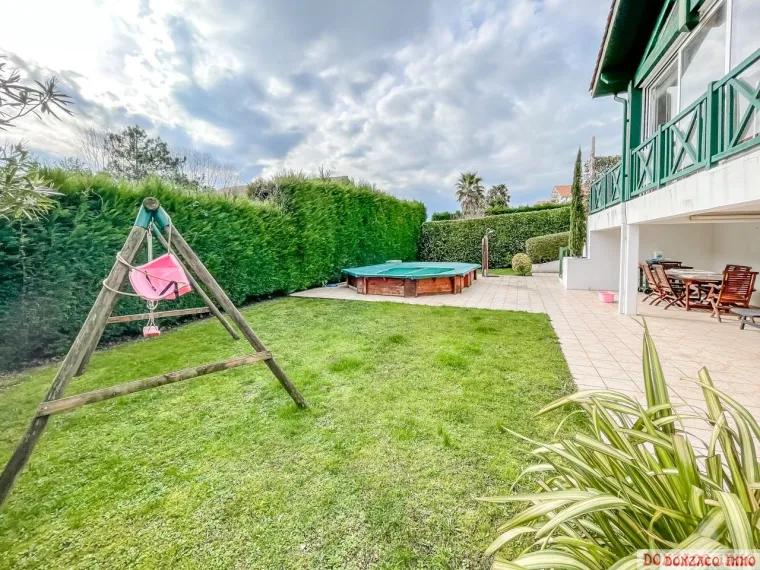 Bayonne RARE - Plain-pied de 2006 de 140 m² H,3 chs,1 bureau,garage sur 787 m² de terrain