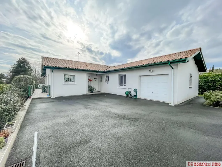 Bayonne RARE - Plain-pied de 2006 de 140 m² H,3 chs,1 bureau,garage sur 787 m² de terrain